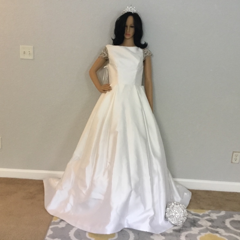 Alvina Valenta Wedding Gown
